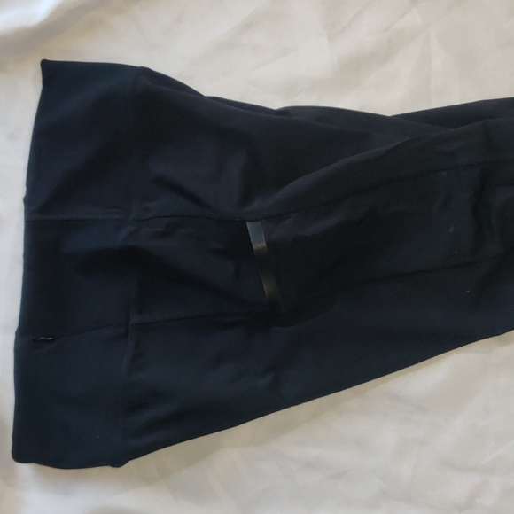Fabletics motion 365 size large - Picture 7 of 10